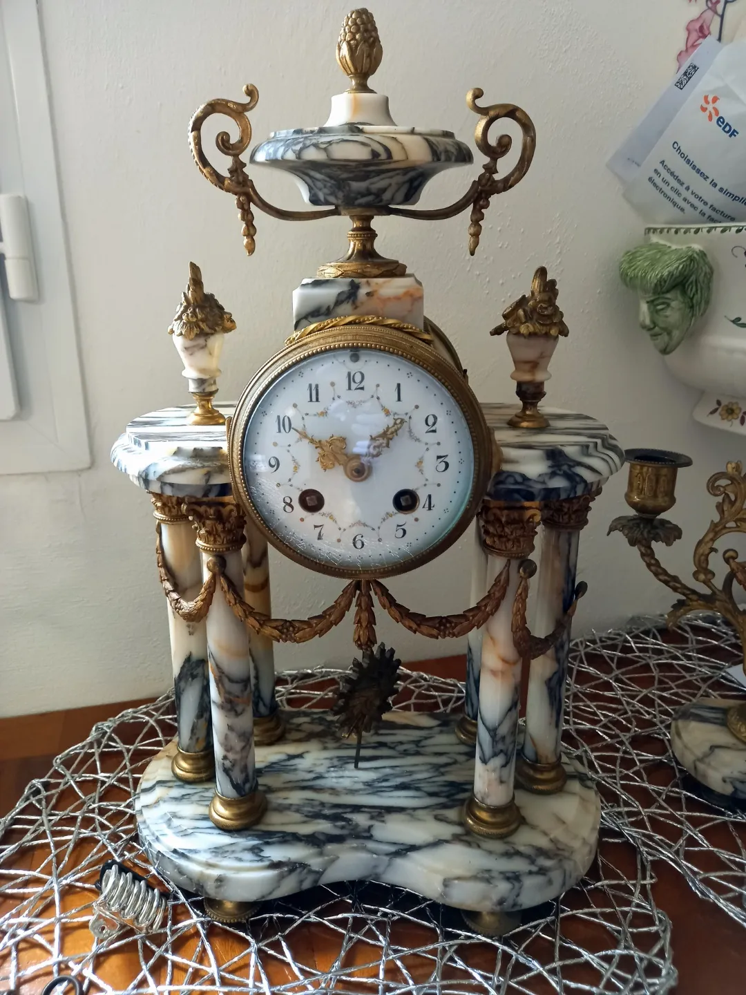 Pendule, horloge ancienne à vendre chez un antiquaire près de Lyon