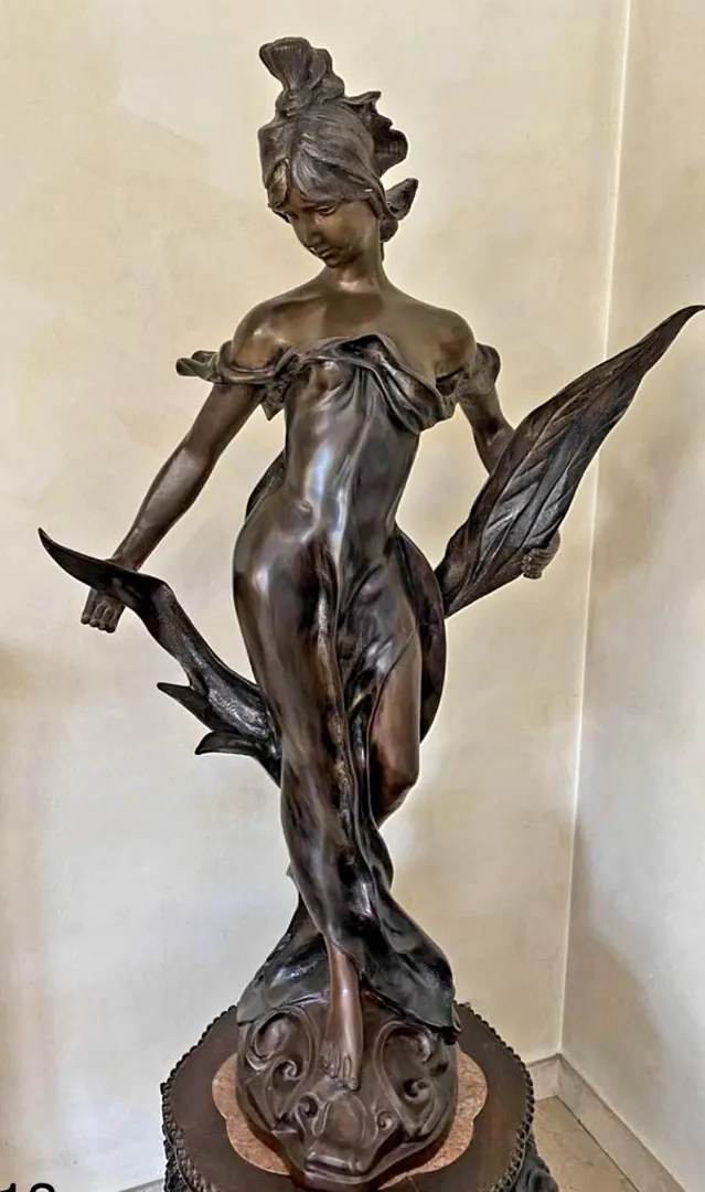 Objet d'art ou de décoration à vendre chez un antiquaire près de Lyon