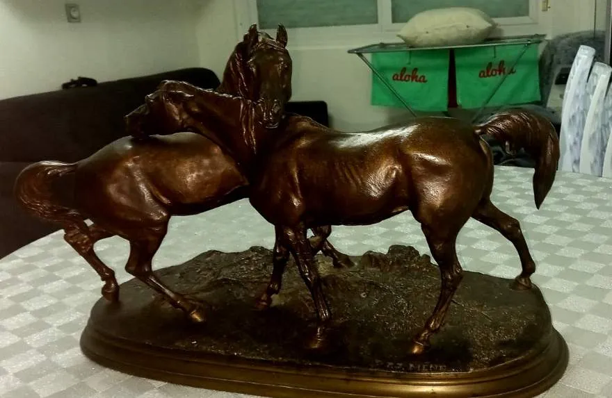 Objet d'art ou de décoration à vendre chez un antiquaire près de Lyon