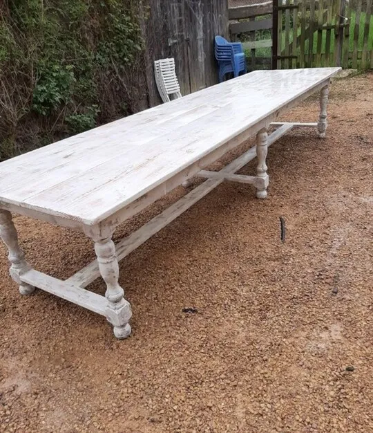 Meuble ancien en bois à vendre chez un antiquaire près de Lyon