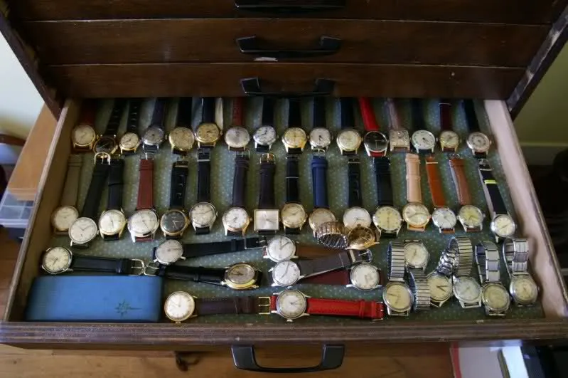 Montre ancienne à vendre chez un antiquaire près de Lyon