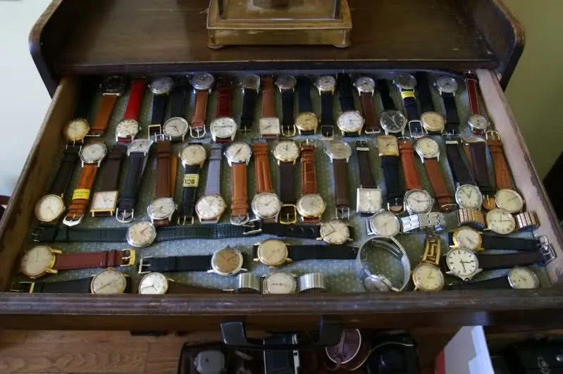 Montre ancienne à vendre chez un antiquaire près de Lyon