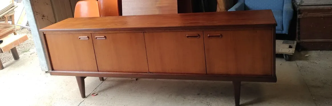 Meuble scandinave à vendre chez un antiquaire près de Lyon