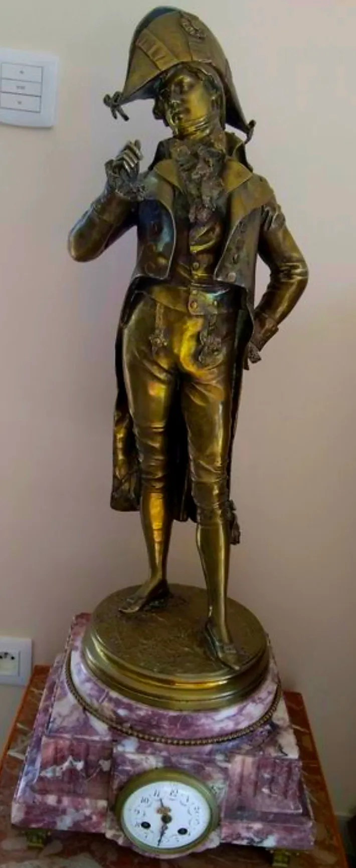 Objet d'art ou de décoration à vendre chez un antiquaire près de Lyon