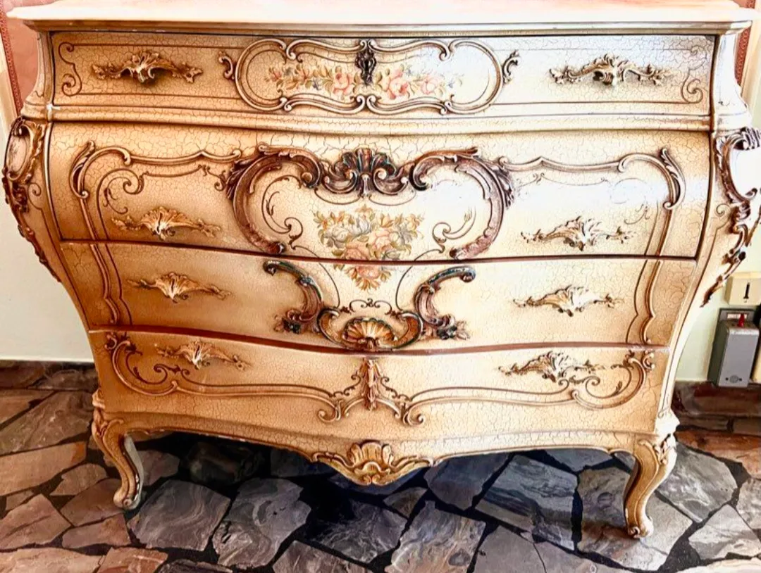 Table de soyeux ou meuble de métier à vendre chez un antiquaire près de Lyon
