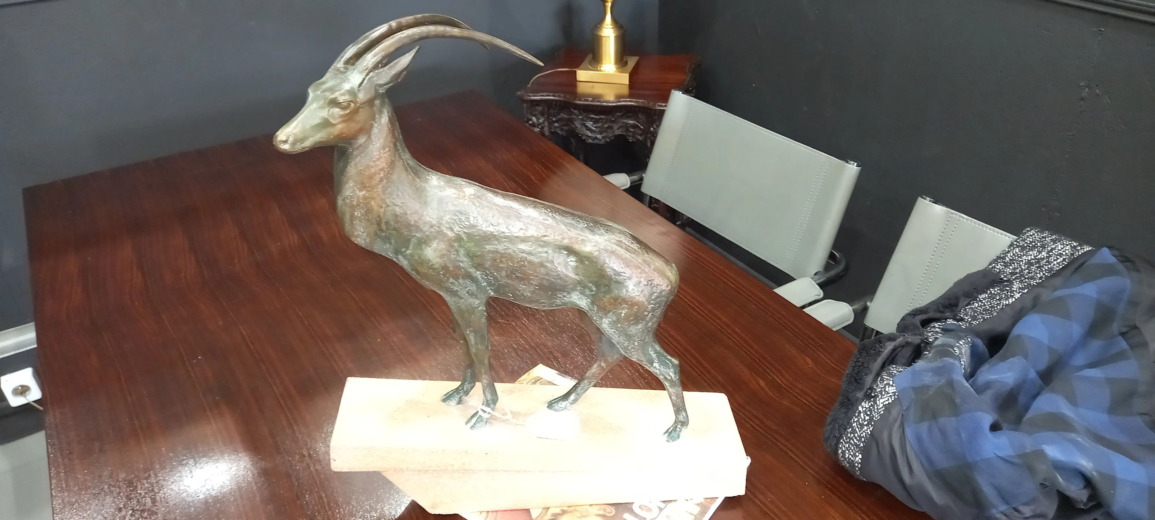 Statuette en bronze à vendre chez un antiquaire près de Lyon