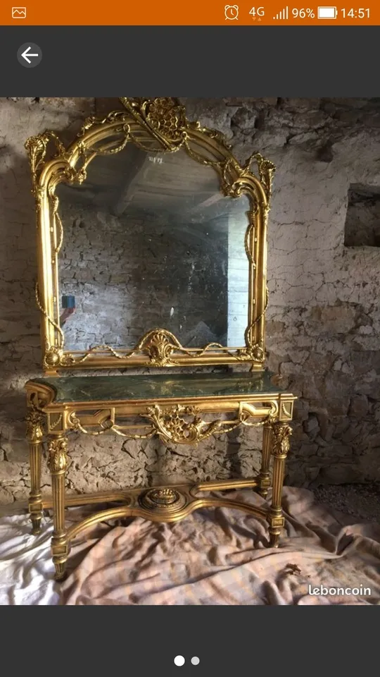 Objet d'art ou de décoration à vendre chez un antiquaire près de Lyon