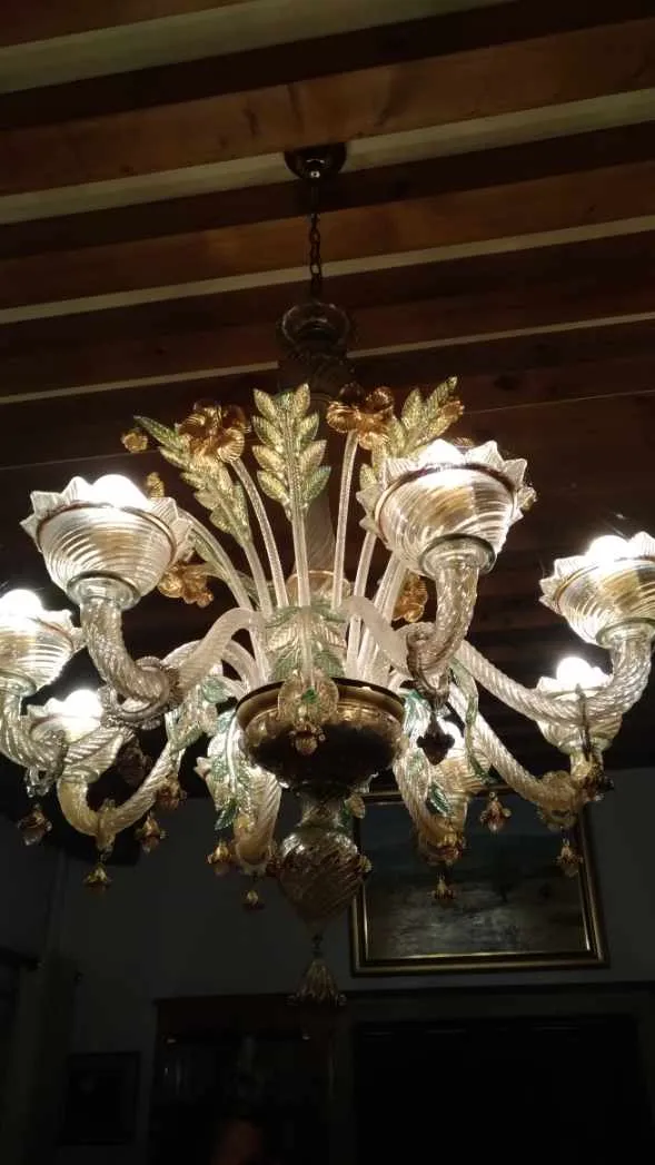 Lustre ancien à vendre chez un antiquaire près de Lyon