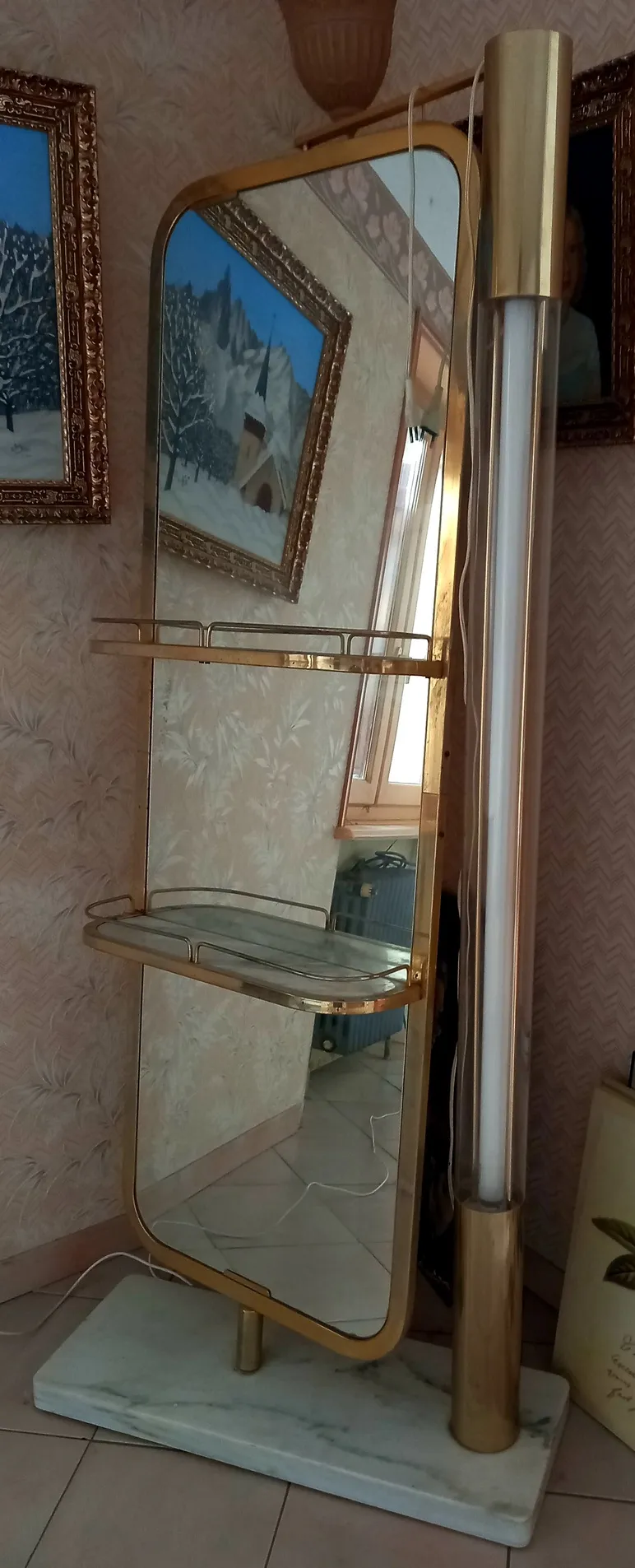 Miroir ancien à vendre chez un antiquaire près de Lyon
