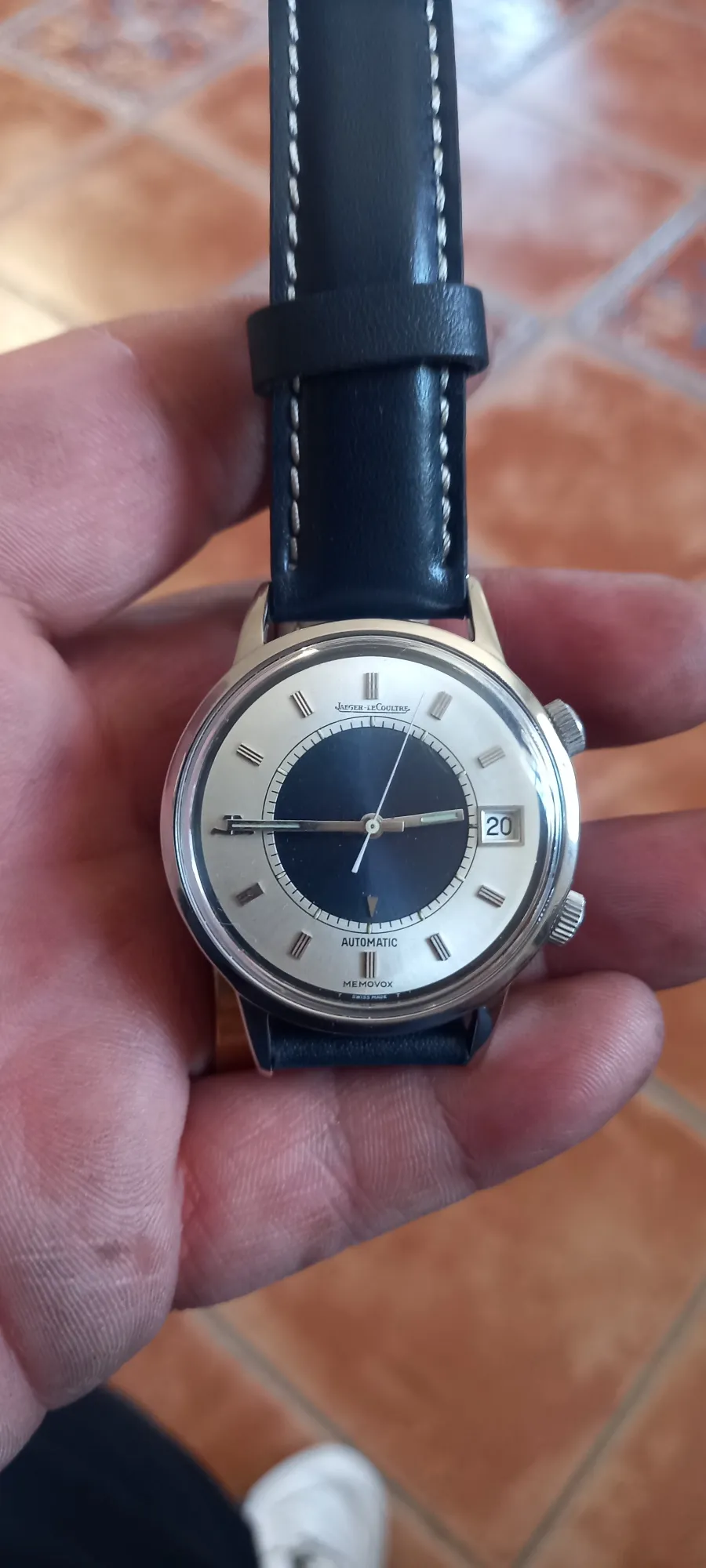 Montre ancienne à vendre chez un antiquaire près de Lyon
