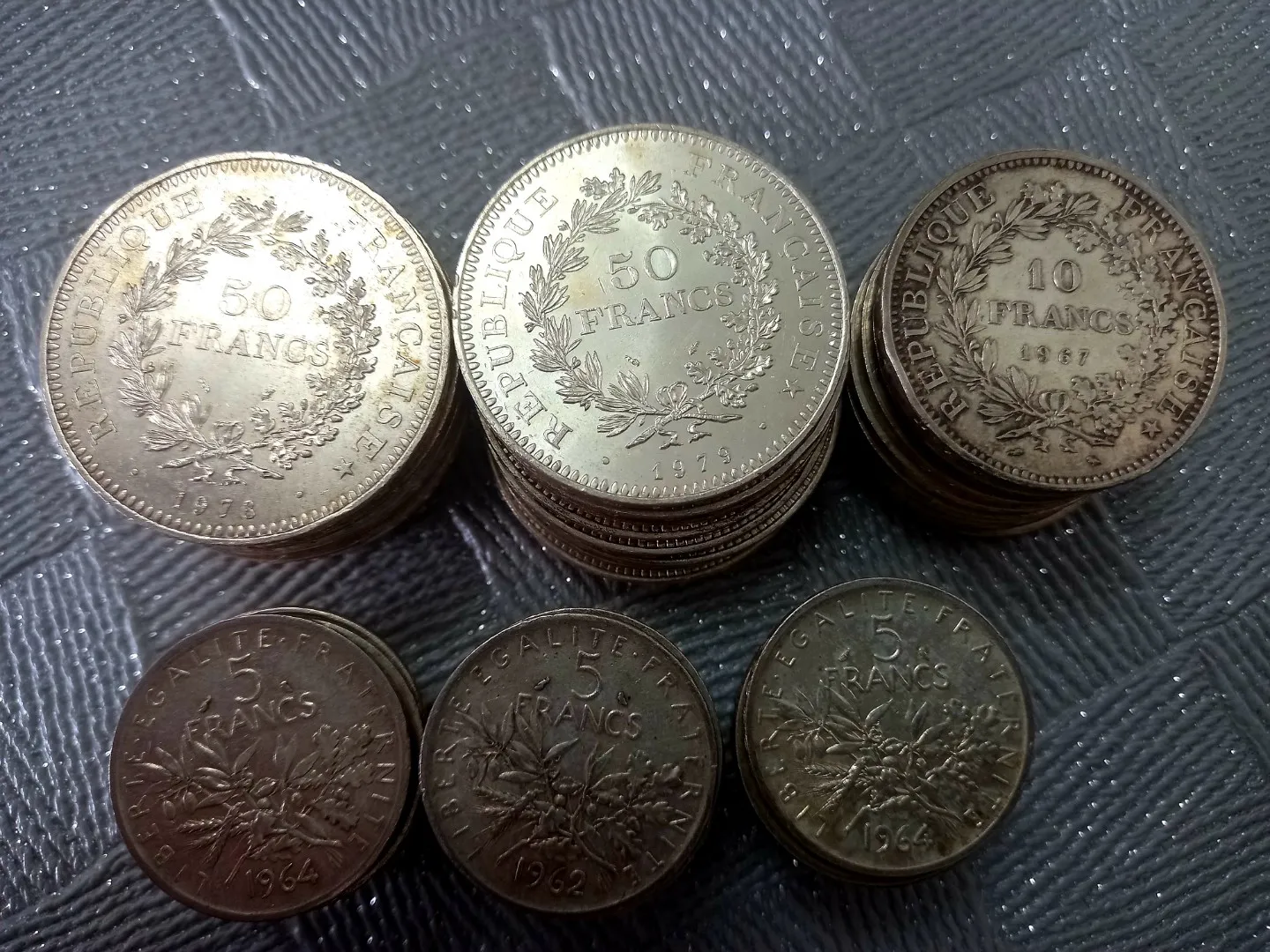 Pièce de monnaie de collection à vendre chez un antiquaire près de Lyon