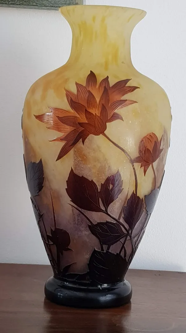 Vase ancien à vendre chez un antiquaire près de Lyon