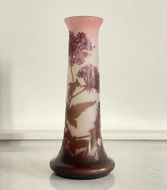 Vase ancien à vendre chez un antiquaire près de Lyon